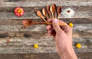 Cuchara de Cocina de Madera Premium Tallada a Mano, Resistente al Calor, Cuchara de Madera Natural para Cocinar y Servir - Product Image 2