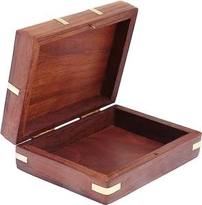Boîte de rangement pour porte-cartes à jouer Caisse en bois fabriquée à la main avec design en laiton - Product Image 1