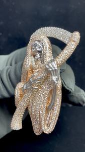 Suministro directo de fábrica Full 3D Santa Muerte Iced Out Hip Hop Style Pendant en plata de ley 925 disponible para precio de exportación - Product Image 4