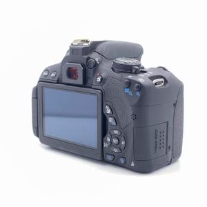 กล้องดิจิตอล SLR ระดับมืออาชีพ 18MP พร้อมเลนส์ 70-300 มม. F4-5.6 จำนวนชัตเตอร์ 36.9K วินาที ถ่ายวิดีโอ HD 4K ใช้งานน้อย เหมาะสำหรับการถ่ายภาพด้วยกล้อง DSLR - Product Image 3