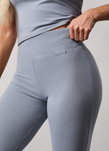 Fabricante profesional Nueva llegada Mujeres Legging Color gris Flare Legging Casual Ruining, Fitness Wear Every Day Use Comfort - Product Image 4