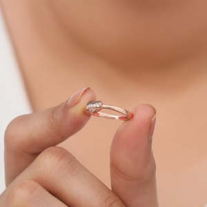 แหวนหัวใจสามดวงทำจากสเตนเลสสตีลชุบโรสโกลด์สำหรับผู้หญิงเพทายเจียระไนรูปวงรีเครื่องประดับทันสมัยและทันสมัย - Product Image 2