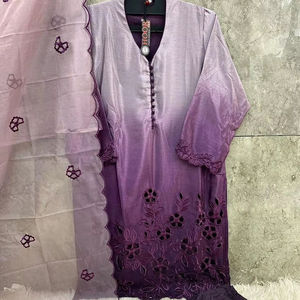 Elegante Heavy Chinon Shalwar Kameez con fondo estirable y Organza Dupatta XL Tamaño (42) para adultos Ocasiones elegantes - Product Image 1