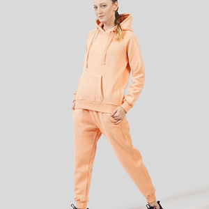 Conjunto Deportivo para Mujer en Color Beige, Chaqueta Tipo Pullover con Pantalones Jogger a Juego, Atuendo Deportivo Informal para Gimnasio o Viajes - Product Image 2