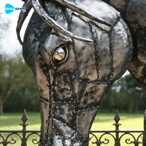 تمثال حصان واقف بحجم طبيعي من الفولاذ المقاوم للصدأ المصقول عالي الجودة مع تصميم الصليب للديكور الخارجي للحدائق والمنازل - Product Image 2