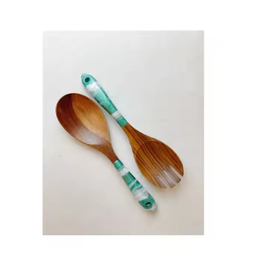 Cuillère en bois et résine serveur de salade artisanat résine époxy manche rose 2 pièces couverts vente personnalisée - Product Image 5