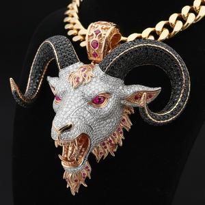 Joyería Personalizada con Dije 3D, Plata de Ley 925, Diamante Moissanita VVS, Dos Tonos, Mapa del Mundo 3D, Dije de Murciélago Malvado - Product Image 3