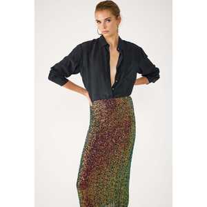 Falda Midi Informal de Talla Grande, Mezclilla, Satén, Seda, Tejida, con Modelo Mega Merchant 35576 - Product Image 2