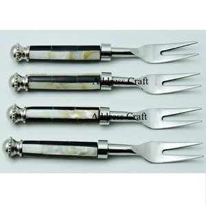 Ensemble de fourchettes à fruits de style occidental avec manche en résine et acier, type moderne, ensemble de couverts en acier, décoration de table, utilisé - Product Image 5