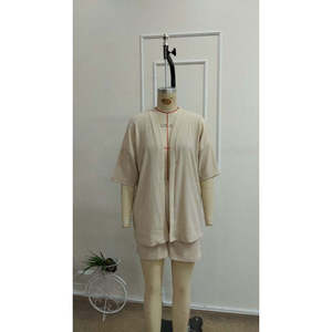 Ensemble deux pièces pour femme, veste en crêpe à manches courtes et devant ouvert, et short, 37454 - Beige - Product Image 5