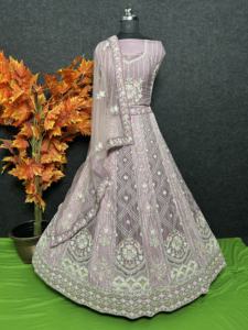 Designer exquis Lehenga ensemble Zari Sequin broderie lourde Style traditionnel Net Dupatta mariée et festive prêt à porter - Product Image 6