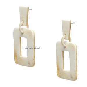 Pendientes de cuerno de lujo brillantes modernos para mujer Excelente diseño de moda Artesanías naturales enviadas desde la India - Product Image 1