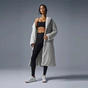 Abrigo acolchado largo personalizado para mujer Abrigo de invierno acolchado de longitud completa con aislamiento y cuello alto para máxima calidez y estilo - Product Image 3