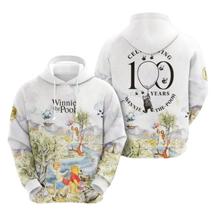 <span class=keywords><strong>Felpa</strong></span> <span class=keywords><strong>con</strong></span> Cappuccio Oversize Personalizzata <span class=keywords><strong>con</strong></span> Stampa Sublimatica Orso Cartone Animato 100° Anniversario, <span class=keywords><strong>con</strong></span> Tasca a Canguro Bianca - Product Image 1