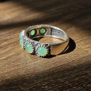 Anillo de Plata de Ley 925 con Gema de Crisoprasa Verde, Engaste Clásico con Puntas, Diseño Elegante, Calidad Extrema, Regalo para Bodas y Fiestas - Product Image 2