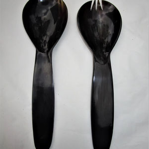 Cuillère en corne de buffle naturelle, fabriquée à la main et polie, parfaite pour servir des épices, des condiments ou pour une utilisation décorative sur la table, de haute qualité - Product Image 1