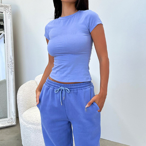 Camiseta corta con logotipo personalizado de OEM, Tops cortos de manga corta para mujer, Top corto liso con logotipo personalizado, Camisetas básicas ajustadas, Top corto - Product Image 5