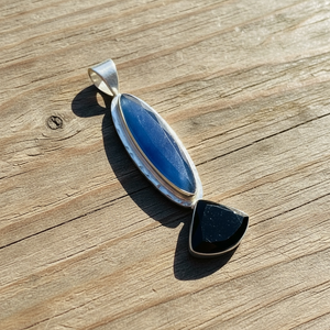 จี้หินอัญมณีสีฟ้าและโมราสีดำทำด้วยมือชุบเงินสเตอร์ลิงเครื่องประดับหินคู่ที่หรูหราสำหรับผู้หญิง - Product Image 1