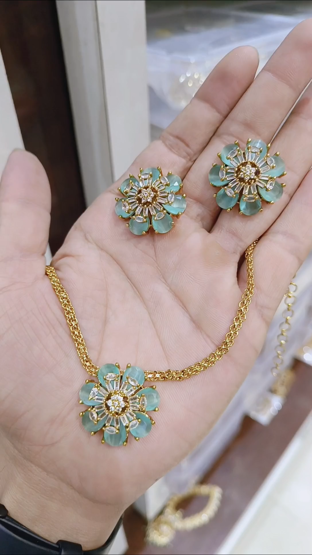 มีสีต่างกัน