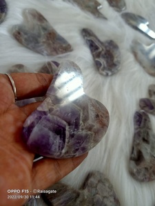 Pierre de Guasha en Améthyste Naturelle Polie, Sculptée à l'effigie de l'Ombre, Cristal de Forme Libre du Gujarat pour Massage Facial, Décoration d'Intérieur et Feng Shui - Product Image 3