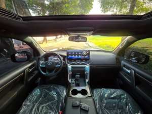 Toyota Land Cruiser 300 VXR V6 2024 - Product Image 4