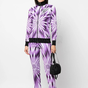 Chándal de sublimación para mujer que mezcla patrones llamativos con rendimiento atlético Chándal de sublimación para mujer - Product Image 2