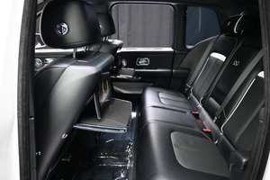 Insignia negra usada en buen estado - Product Image 4