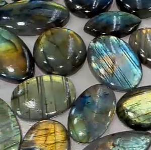 เกรดสูงปราศจากมรกตพลอยดิบสำหรับทำเครื่องประดับแฮนด์เมดสำหรับทำเครื่องประดับสำหรับผู้หญิงครบรอบเครื่องประดับอินเทรนด์แกะสลักอัญมณี - Product Image 4