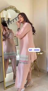 Ensemble de travail à paillettes brodées en crêpe naturel lourd de créateur avec haut-pantalon fantaisie et vêtements de fête ethniques élégants Dupatta pour femmes - Product Image 2