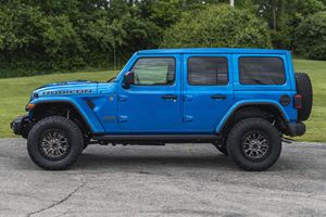 จี๊ป แรงเลอร์ อันลิมิเต็ด รูบิคอน 392 ปี 2021 ขับเคลื่อน 4 ล้อ ระบบ 4x4 ตลอดเวลา เครื่องยนต์ 6.4 ลิตร เฮมี วี8 สีไฮโดร บลู เพิร์ล ไม่ได้ดัดแปลง - Product Image 3