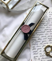 Boîte cadeau de mariage vintage en métal et verre avec cadre en laiton, lettre d'amour enroulée, papier artistique encollé, fait main