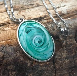 Collar de resina de moda india hecho a mano de la mejor calidad para damas y niñas Promoción de joyería con símbolo cristiano natural exclusivo - Product Image 2