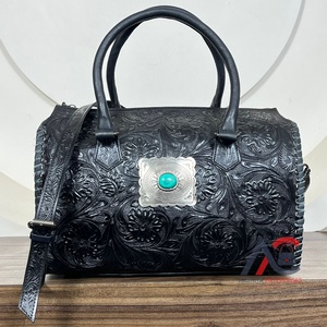 Bolsa de Viaje de Cuero Genuino Negro Hecha a Mano al por Mayor, Estilo Western, con Concho Turquesa, Bolsa de Viaje de Lujo para Fin de Semana - Product Image 1