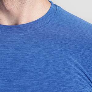 T-shirt pour homme en tissu respirant tricoté uni, bleu électrique, style basique, coupe ajustée, confortable - Product Image 5