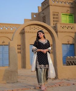 TRABAJO DE BORDADO FANCY CON BORDE CUTWORK BORDER TRABAJO TOP FONDO DE SEDA CON DUPATTA FESTIVE WEAR PRECIO AL POR MAYOR ROPA ÉTNICA NEGRO - Product Image 2