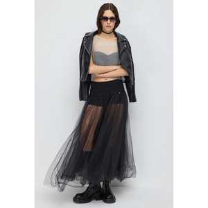 Top Corto Casual con Logotipo Frontal y Pedrería Brillante, Sin Mangas - Product Image 3