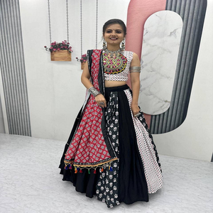Ensemble Lehenga Choli en pur coton pour femmes, tenue ethnique pour le festival Navratri, travail traditionnel de miroirs, orné à la main, ghagra évasé - Product Image 3