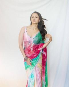นักออกแบบยอดนิยมสไตล์บอลลีวูด Faux Georgette พิมพ์สารีพร้อมเสื้อเปิดตัว Faux Georgette ด้วยงานพิมพ์และลูกไม้ - Product Image 2