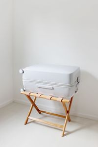 Porte-bagages en bois minimaliste avec une finition élégante se mariant parfaitement avec un intérieur moderne et un mobilier fonctionnel - Product Image 4