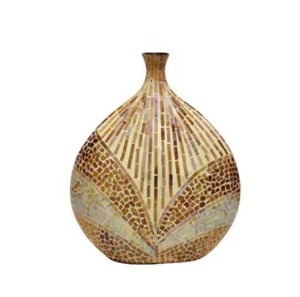 Vase à fleurs décoratif en métal de luxe rustique pour la décoration intérieure et le style de jardin extérieur avec un design intemporel - Product Image 1