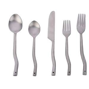 Couverts en acier inoxydable de style américain faits à la main avec des poignées en spirale, design moderne, 4 pièces, argent - Product Image 2