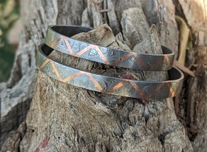 Pulsera de Damasco hecha a mano, pulsera de Damasco con incrustaciones de latón, pulsera de Damasco forjada a mano con 18 mm de ancho - Product Image 3