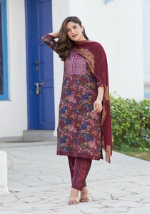 Vestidos casuales con estampado de lámina de cápsula de rayón de calidad superior para mujer Nuevo lanzamiento en línea con bordado tejido de trabajo lavable Kurtis - Product Image 2