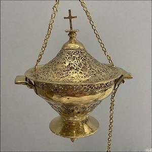 IncensaLux Holy Flame Brûleur d'encens à charbon de bois antique Encensoir en laiton fabriqué à la main pour la messe et les offrandes spirituelles - Product Image 6