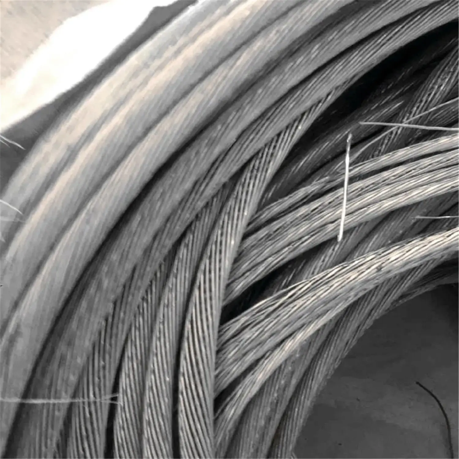 Prix moins cher et déchets de fil d'aluminium pur de haute qualité/fil de ferraille d'aluminium 99.9%