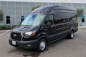 Ford Transit 350 HD AWD 2022 Usado en Buen Estado, Conversión a Camper, 5 mil Millas, EcoBoost V6, 1 Propietario en California - Product Image 1