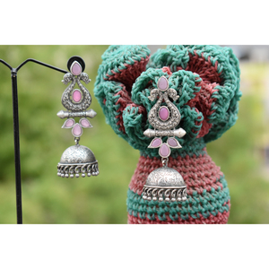 Pendientes de aro grandes tipo jhumka, hechos a mano, con apariencia de plata, de latón y piedra, para niñas y mujeres. - Product Image 1