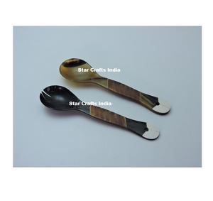 Serveur à salade en corne moderne, fait main, écologique, couleur naturelle polie brillante, directement d'Inde, pour mariages, fêtes, vaisselle - Product Image 1