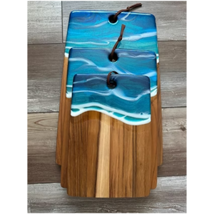 Planche à découper écologique artisanale de luxe en bois et en résine pour les cuisines modernes par Tradebyd - Product Image 2