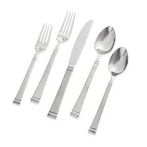 Ensemble de couverts en acier inoxydable contemporain avec bords élégants, design confortable et durabilité robuste - Product Image 1